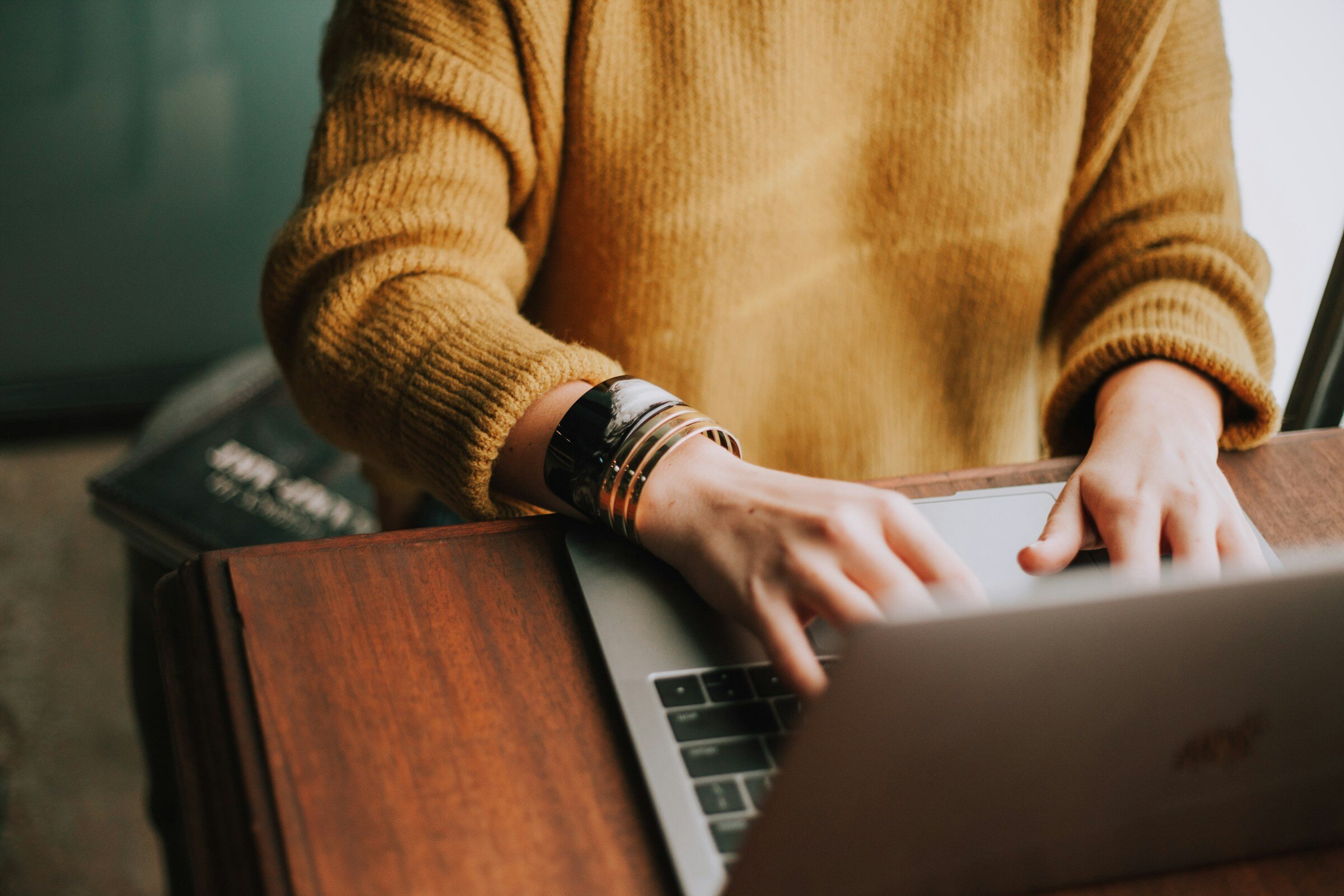 woman hands laptop